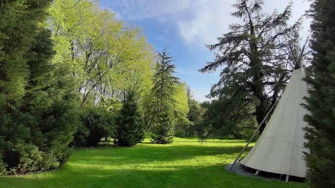 Levaltipis Hotell Saint-Gâtien-des-Bois Eksteriør bilde