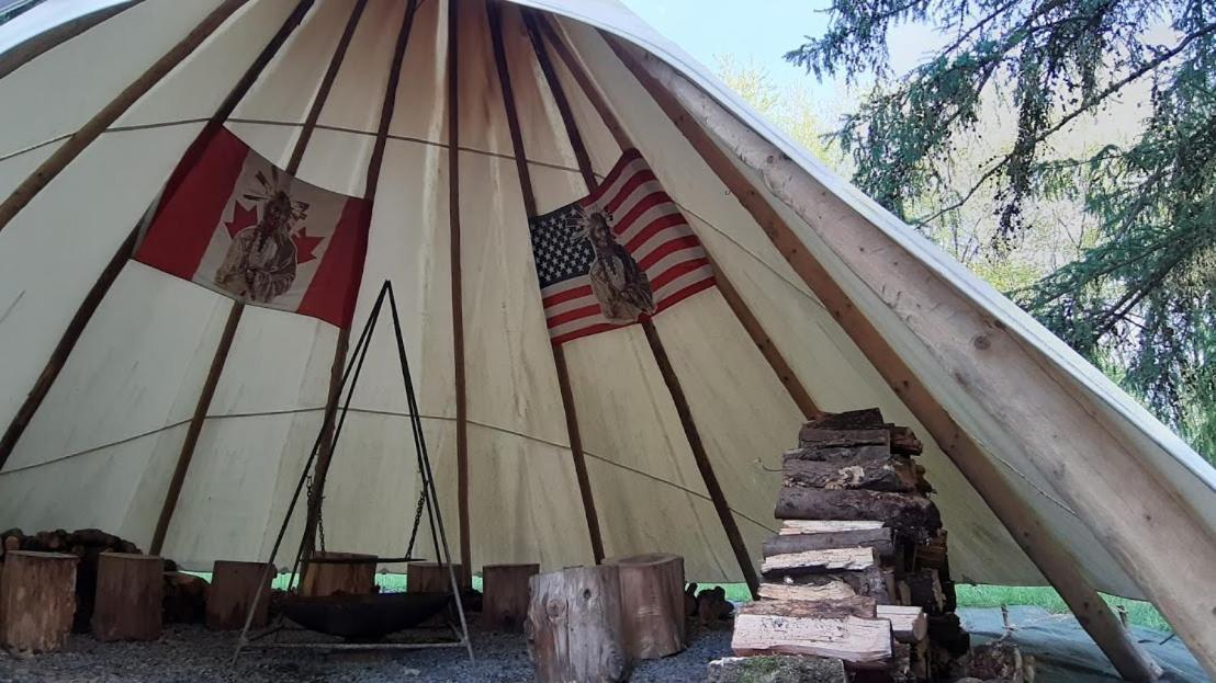 Levaltipis Hotell Saint-Gâtien-des-Bois Eksteriør bilde