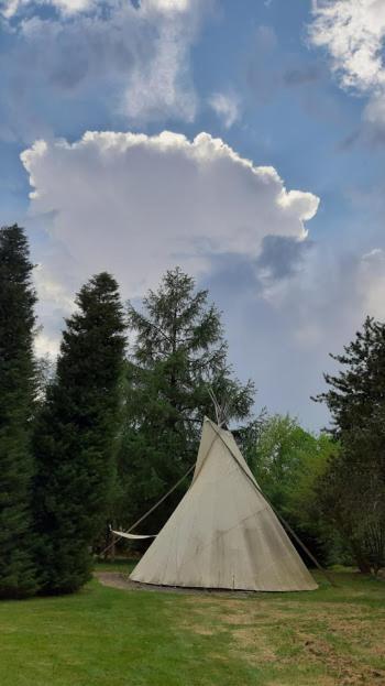 Levaltipis Hotell Saint-Gâtien-des-Bois Eksteriør bilde