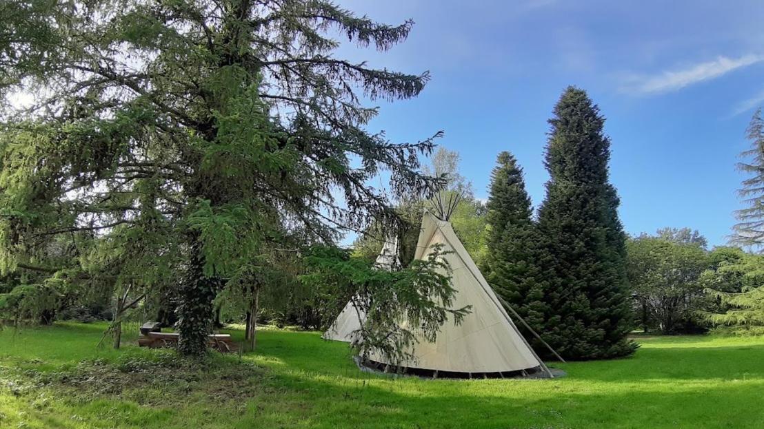 Levaltipis Hotell Saint-Gâtien-des-Bois Eksteriør bilde