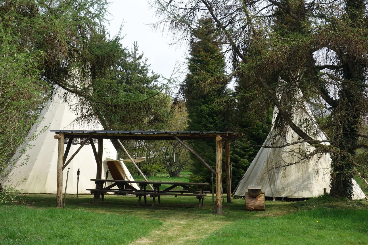 Levaltipis Hotell Saint-Gâtien-des-Bois Eksteriør bilde